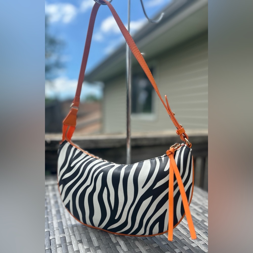 NWOT Like Dreams Macy’s Zebra Stripe w/ Orange Accent Vegan Small Shoulder Bag